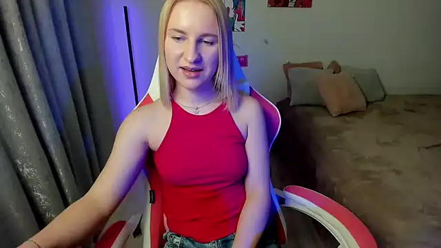 Snapshot of BeautyBlondy chatting on 01-21-25, 09:24 BeautyBlondy online show from 01-21-25, 09:24