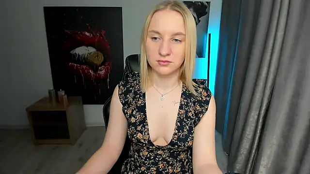 Snapshot of BeautyBlondy chatting on 02-10-25, 01:33 BeautyBlondy online show from 02-10-25, 01:33