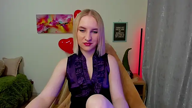 Snapshot of BeautyBlondy chatting on 02-26-25, 04:35 BeautyBlondy online show from 02-26-25, 04:35