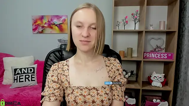 Snapshot of BeautyBlondy chatting on 09-17-25, 11:12 BeautyBlondy online show from 09-17-25, 11:12