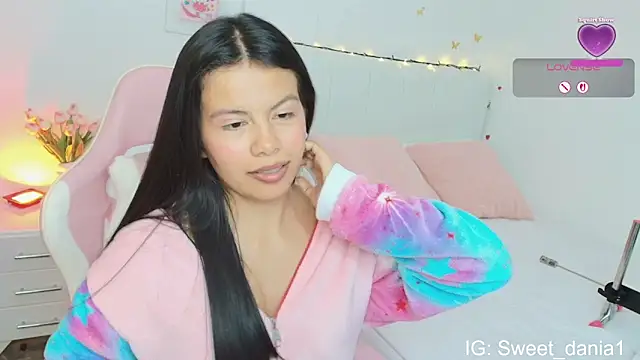 Snapshot of sweet_dania_ chatting on 09-21-25, 03:52 sweet dania online show from 09-21-25, 03:52