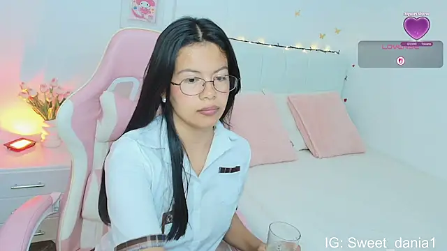 Snapshot of sweet_dania_ chatting on 09-25-25, 04:38 sweet dania online show from 09-25-25, 04:38