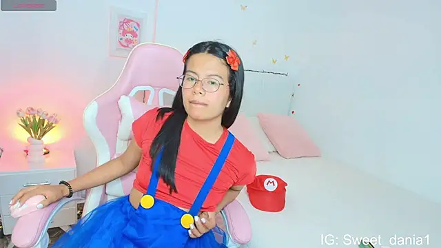 Snapshot of sweet_dania_ chatting on 10-11-25, 04:33 sweet dania online show from 10-11-25, 04:33