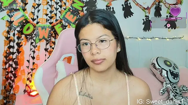 Snapshot of sweet_dania_ chatting on 10-28-25, 09:35 sweet dania online show from 10-28-25, 09:35