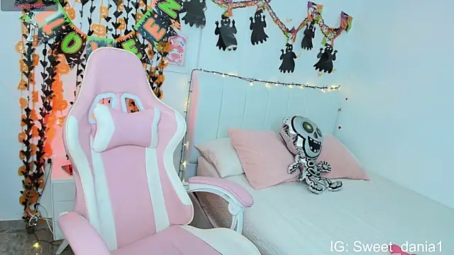 Snapshot of sweet_dania_ chatting on 10-29-25, 09:33 sweet dania online show from 10-29-25, 09:33