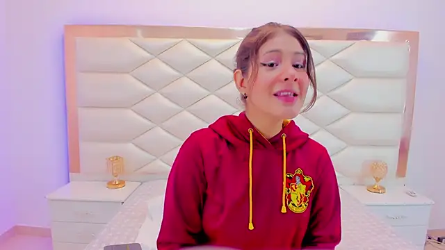 Snapshot of MiaQueen021 chatting on 01-25-25, 12:16 MiaQueen021 online show from 01-25-25, 12:16