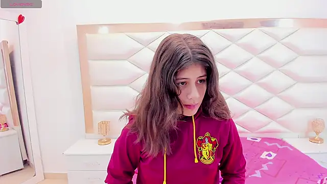 Snapshot of MiaQueen021 chatting on 03-06-25, 12:30 MiaQueen021 online show from 03-06-25, 12:30