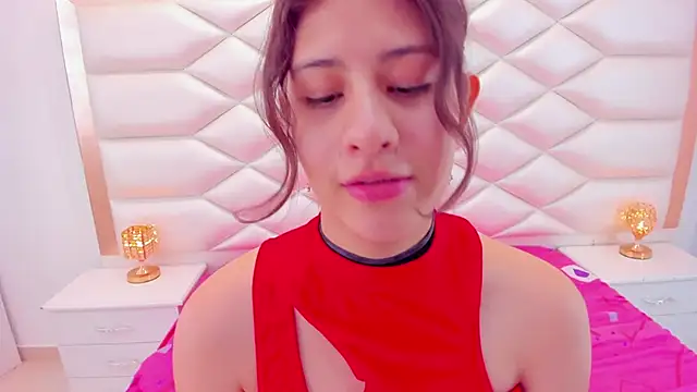 Snapshot of MiaQueen021 chatting on 03-08-25, 06:37 MiaQueen021 online show from 03-08-25, 06:37