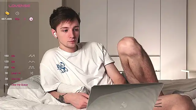 Snapshot of Calvin_Polanski chatting on 12-17-25, 05:24 Calvin Polanski online show from 12-17-25, 05:24