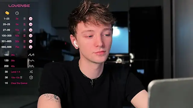 Snapshot of Calvin_Polanski chatting on 01-05-26, 07:06 Calvin Polanski online show from 01-05-26, 07:06