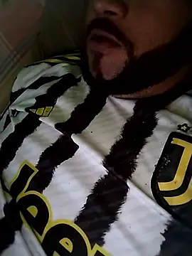 Snapshot of safado0027 chatting on 10-20-25, 11:10 safado0027 online show from 10-20-25, 11:10