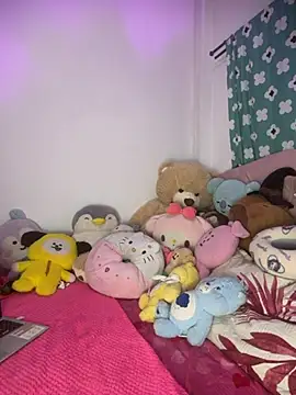 Snapshot of Selesumii chatting on 02-15-26, 11:45 Selesumii online show from 02-15-26, 11:45