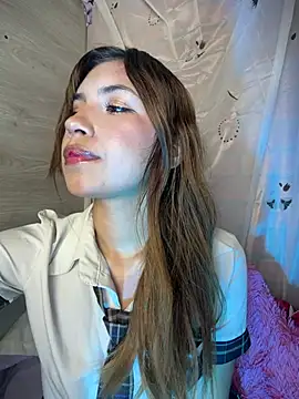 Snapshot of Selesumii chatting on 02-25-26, 04:11 Selesumii online show from 02-25-26, 04:11