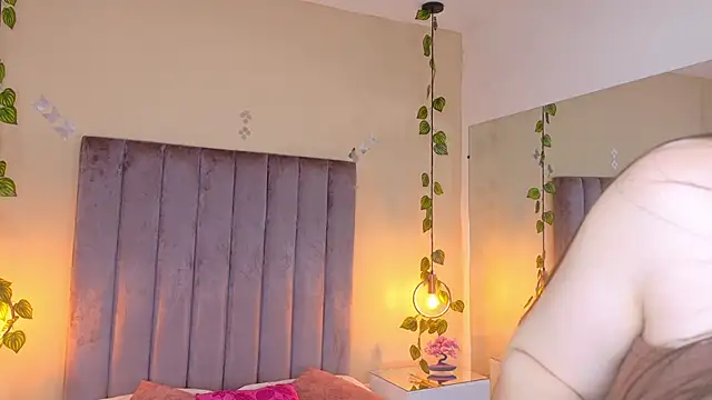 Dahlia Rousse online show from 03-21-26, 08:30