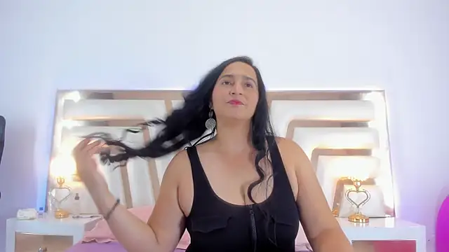 LucineArias online show from 01-25-25, 08:00