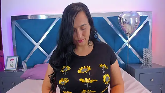 LucineArias online show from 03-05-25, 08:10