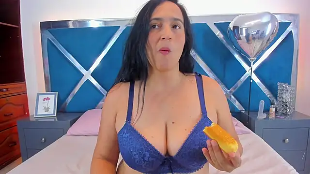 LucineArias online show from 03-06-25, 08:16