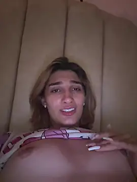 Snapshot of Queensara_ chatting on 03-02-25, 05:23 Queensara online show from 03-02-25, 05:23