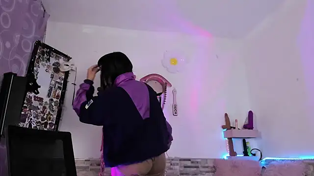 Snapshot of amyswallow7 chatting on 02-22-26, 01:51 amyswallow7 online show from 02-22-26, 01:51