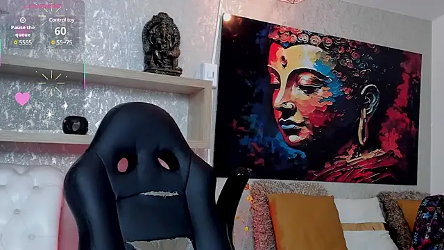 Luxury Woman online show from 03-20-25, 06:20