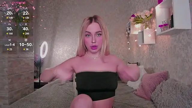 Snapshot of Mika_Rayy chatting on 11-15-25, 10:37 Mika Rayy online show from 11-15-25, 10:37