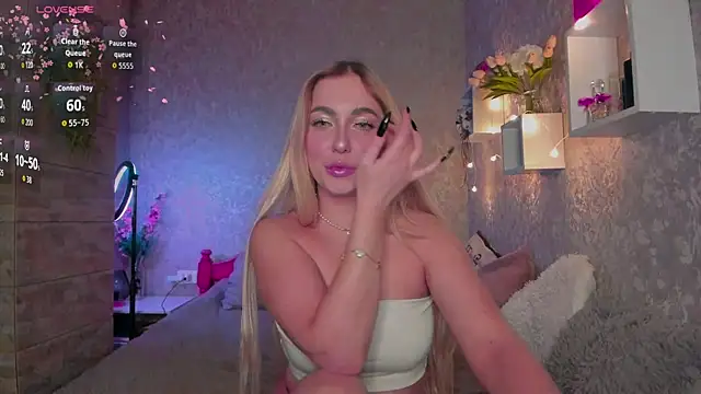 Snapshot of Mika_Rayy chatting on 11-25-25, 08:20 Mika Rayy online show from 11-25-25, 08:20