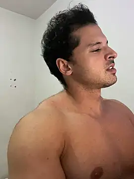 Snapshot of Lucasfit24 chatting on 02-13-25, 11:58 Lucasfit24 online show from 02-13-25, 11:58