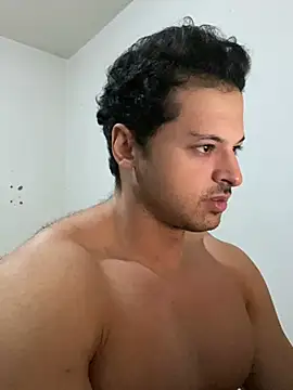 Snapshot of Lucasfit24 chatting on 02-14-25, 11:53 Lucasfit24 online show from 02-14-25, 11:53