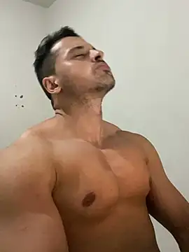 Snapshot of Lucasfit24 chatting on 02-20-25, 11:54 Lucasfit24 online show from 02-20-25, 11:54