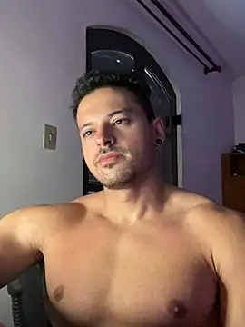 Snapshot of Lucasfit24 chatting on 03-07-25, 11:51 Lucasfit24 online show from 03-07-25, 11:51