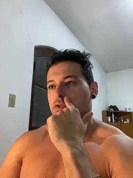 Snapshot of Lucasfit24 chatting on 03-21-25, 11:44 Lucasfit24 online show from 03-21-25, 11:44