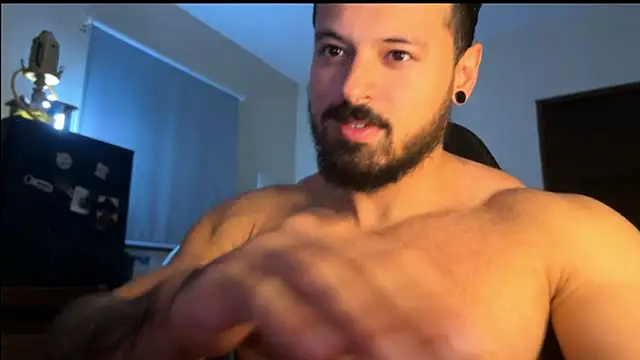 Snapshot of Lucasfit24 chatting on 11-11-25, 12:32 Lucasfit24 online show from 11-11-25, 12:32