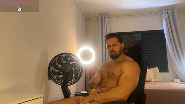 Snapshot of Lucasfit24 chatting on 11-30-25, 03:05 Lucasfit24 online show from 11-30-25, 03:05