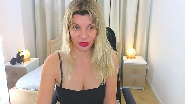 Snapshot of M_I_A_M_I_A chatting on 11-12-25, 01:22 M I A M I A online show from 11-12-25, 01:22