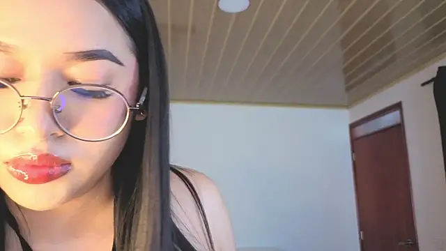 Renaxi Smith online show from 04-14-26, 07:42