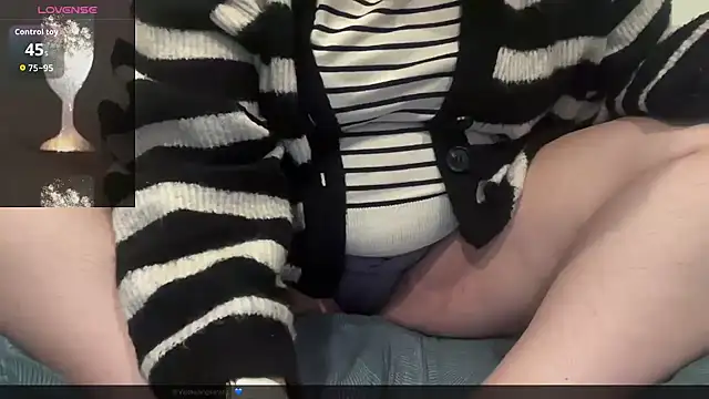 Snapshot of Teasingsarah chatting on 11-06-25, 03:24 Teasingsarah online show from 11-06-25, 03:24