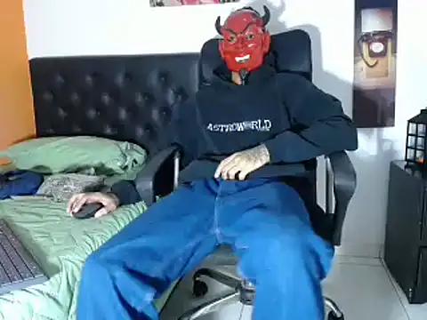 KIM DUVANG online show from 02-19-25, 01:51