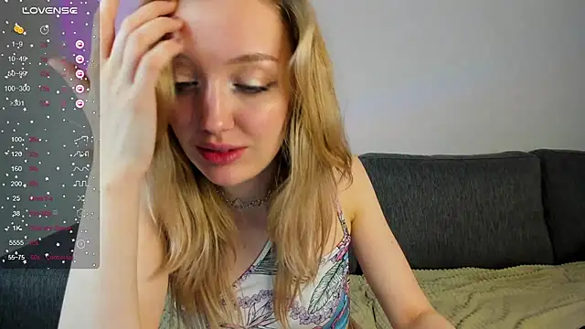 Snapshot of Sofie_Ross chatting on 02-25-25, 07:31 Sofie Ross online show from 02-25-25, 07:31