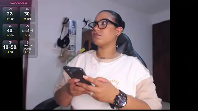 Snapshot of leslycarsson chatting on 10-18-25, 08:53 leslycarsson online show from 10-18-25, 08:53