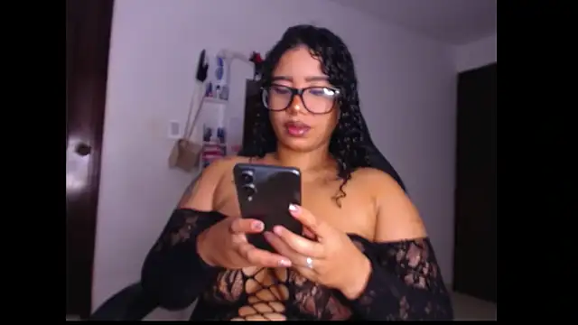 Snapshot of leslycarsson chatting on 11-16-25, 01:00 leslycarsson online show from 11-16-25, 01:00