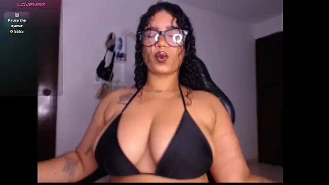 Snapshot of leslycarsson chatting on 11-21-25, 12:54 leslycarsson online show from 11-21-25, 12:54