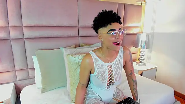 LuciaWallace online show from 09-27-25, 03:33