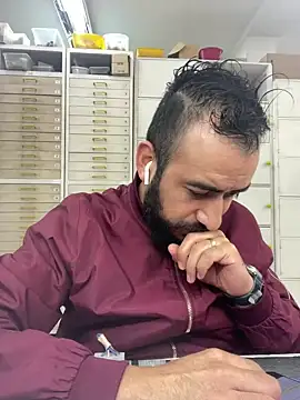 Snapshot of leonardohot1987 chatting on 02-27-25, 05:47 leonardohot1987 online show from 02-27-25, 05:47