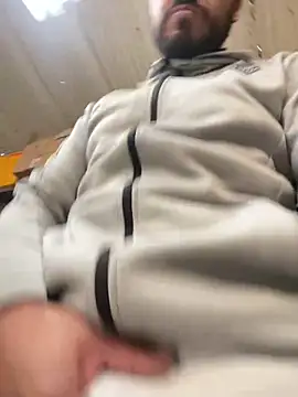 Snapshot of leonardohot1987 chatting on 03-07-25, 07:05 leonardohot1987 online show from 03-07-25, 07:05