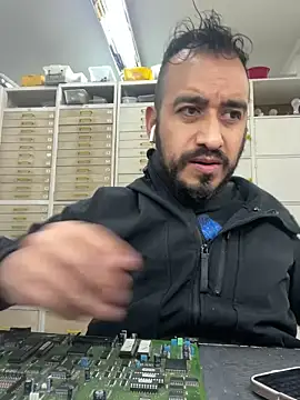 Snapshot of leonardohot1987 chatting on 03-12-25, 07:38 leonardohot1987 online show from 03-12-25, 07:38