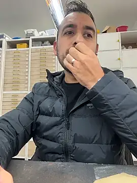 Snapshot of leonardohot1987 chatting on 11-24-25, 08:52 leonardohot1987 online show from 11-24-25, 08:52