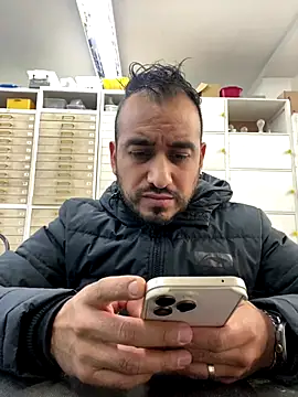 Snapshot of leonardohot1987 chatting on 11-27-25, 08:11 leonardohot1987 online show from 11-27-25, 08:11