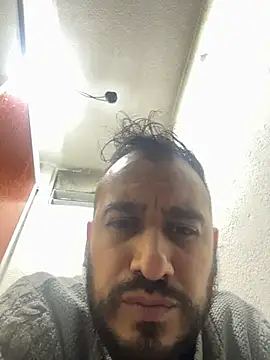 leonardohot1987 online show from 12-22-25, 05:37