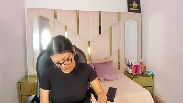 Salmaportman69 online show from 01-17-26, 03:39