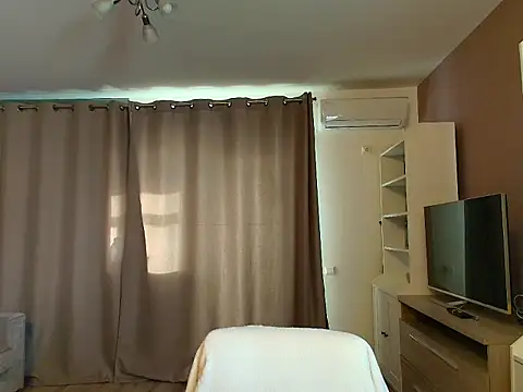 Snapshot of VixenVibesX chatting on 01-24-25, 08:13 VixenVibesX online show from 01-24-25, 08:13